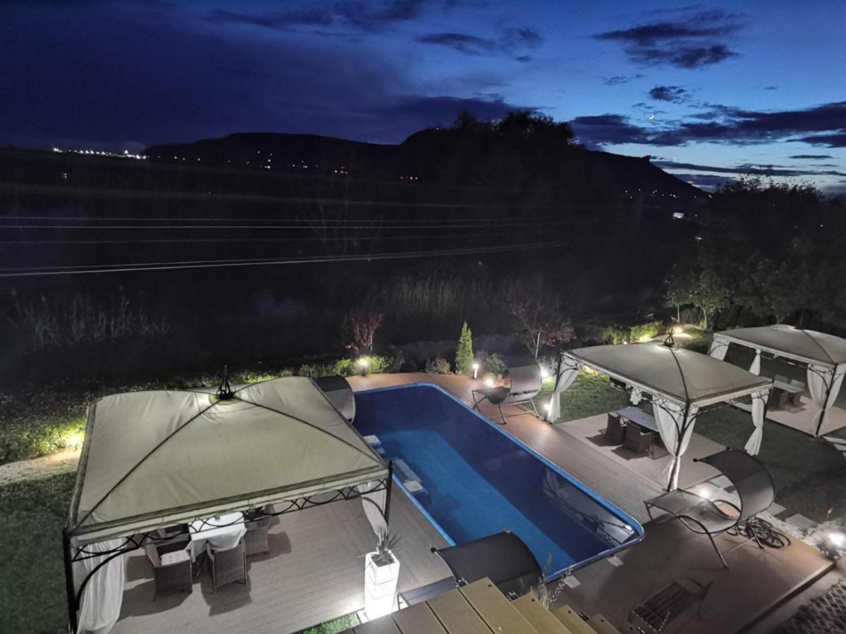 Acktion Deluxe Hotel Shumen Ngoại thất bức ảnh