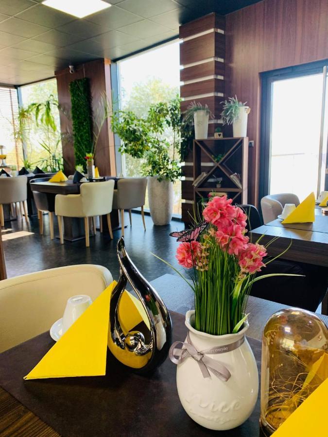 Acktion Deluxe Hotel Shumen Ngoại thất bức ảnh