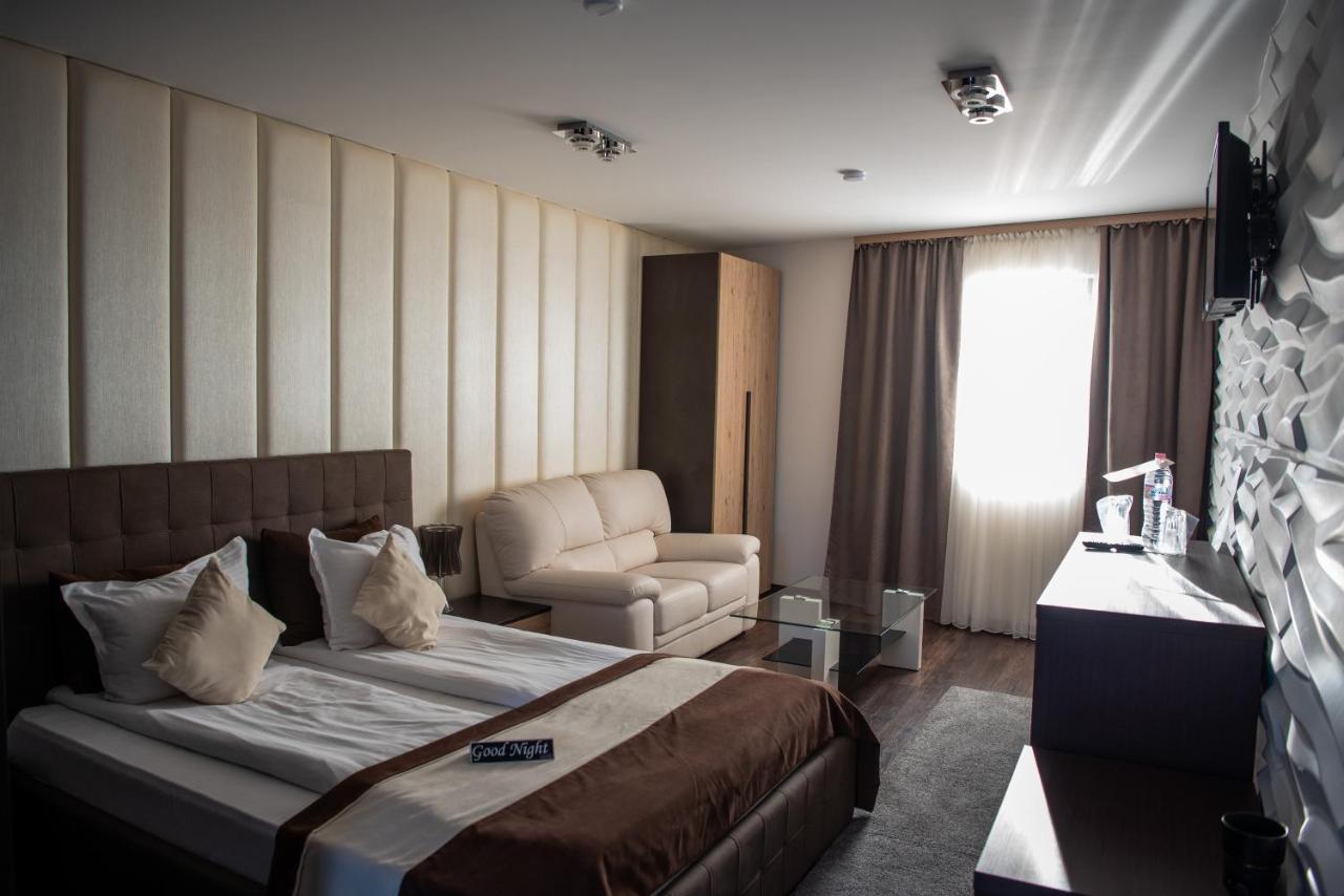 Acktion Deluxe Hotel Shumen Ngoại thất bức ảnh